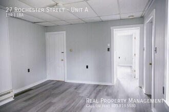 27 Rochester St in Berwick, ME - Building Photo - Building Photo