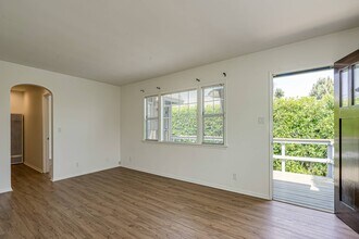 313 Venice Way in Los Angeles, CA - Building Photo - Building Photo