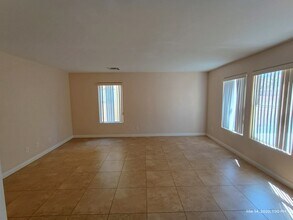 7417 Edgecove Ct in Las Vegas, NV - Foto de edificio - Building Photo