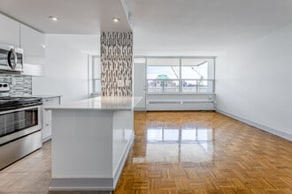 45 Balliol Street in Toronto, ON - Building Photo - Interior Photo