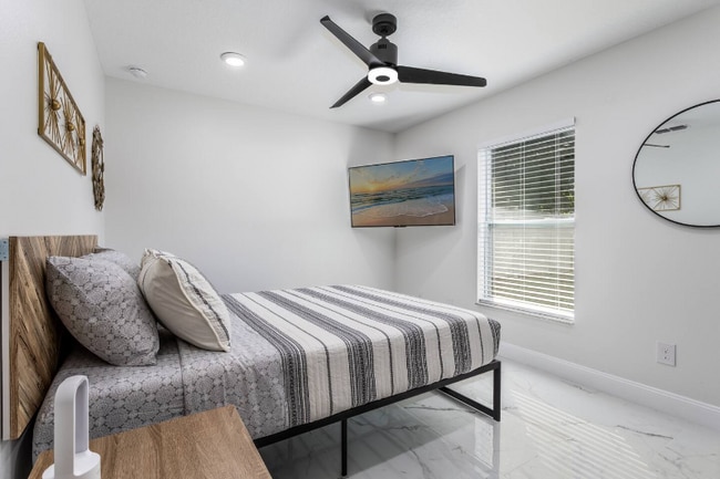 property at 1414 E Harding St