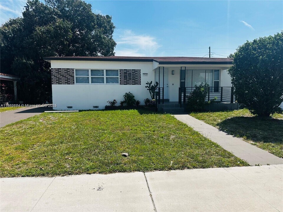 3540 NW 80th Terrace in Miami, FL - Building Photo