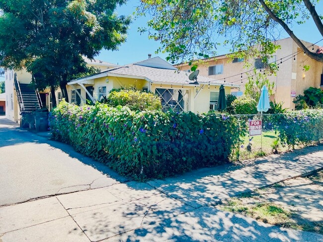 14122 Delano St, Unit B in Van Nuys, CA - Building Photo - Building Photo