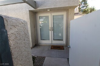 2748 Lodestone Dr in Las Vegas, NV - Foto de edificio - Building Photo