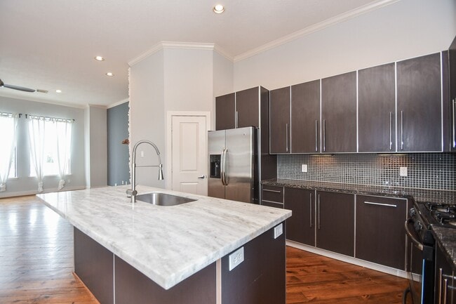 property at 748 W 16th St