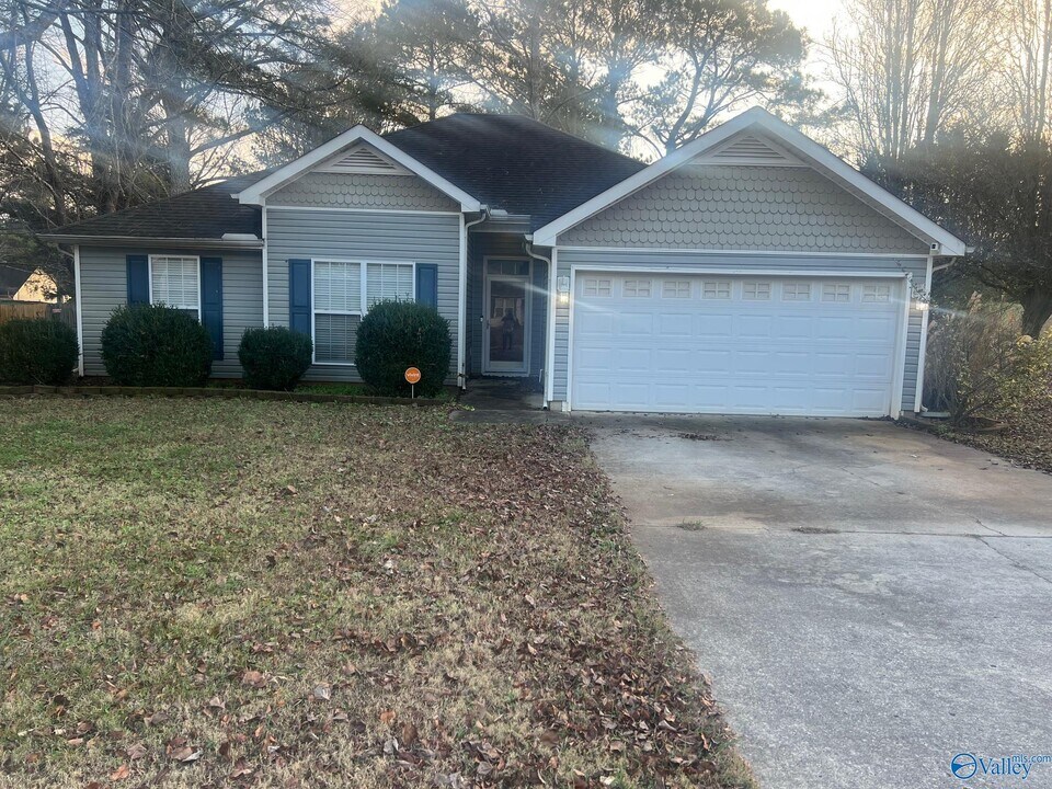 108 Ann Bradley Dr in Huntsville, AL - Building Photo