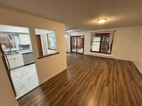 37 Brenden Ct in Clifton Park, NY - Building Photo - Building Photo