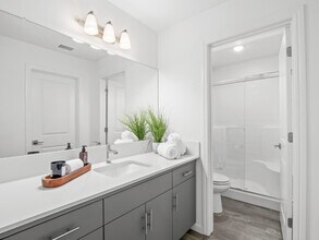 1913 Oak Ln in Clovis, CA - Building Photo - Building Photo