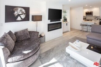 8535 W Knl Dr in West Hollywood, CA - Building Photo - Building Photo