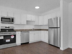 25 Orchard St in London, ON - Building Photo