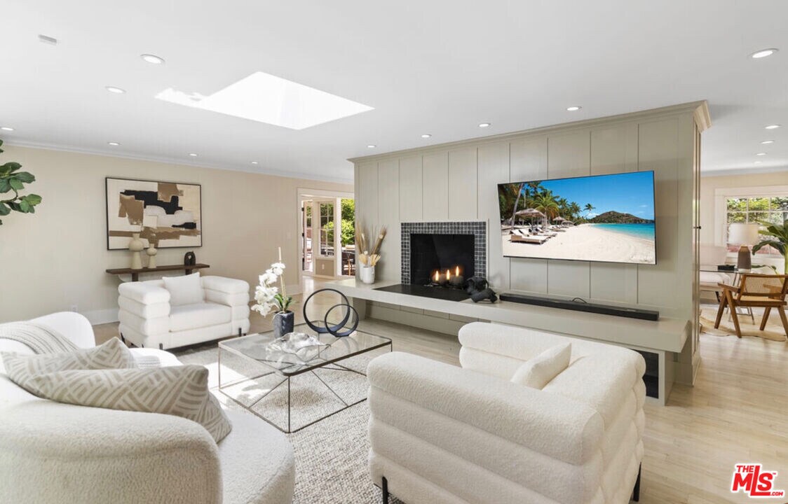 9520 Gloaming Dr in Beverly Hills, CA - Building Photo