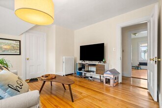 36 Willow St in Newton, MA - Building Photo - Building Photo