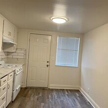 438 S Court St in Visalia, CA - Building Photo - Building Photo