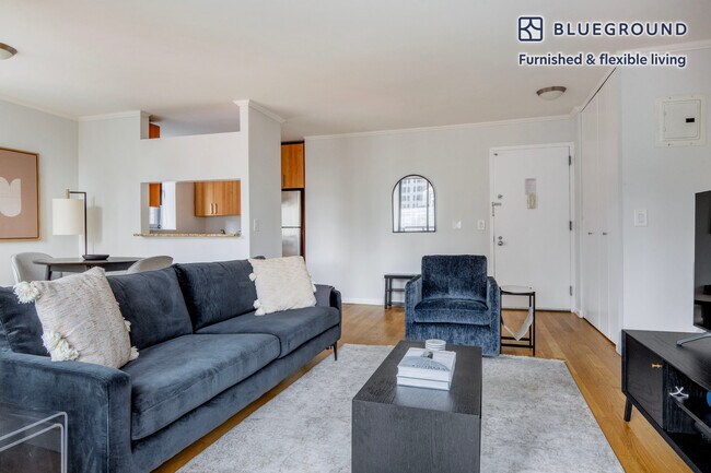 235 W 48th St in New York, NY - Building Photo - Building Photo