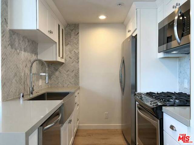 301 S Swall Dr-Unit -201 in Los Angeles, CA - Foto de edificio - Building Photo