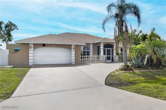 2017 SE 8th Ave in Cape Coral, FL - Building Photo - Building Photo