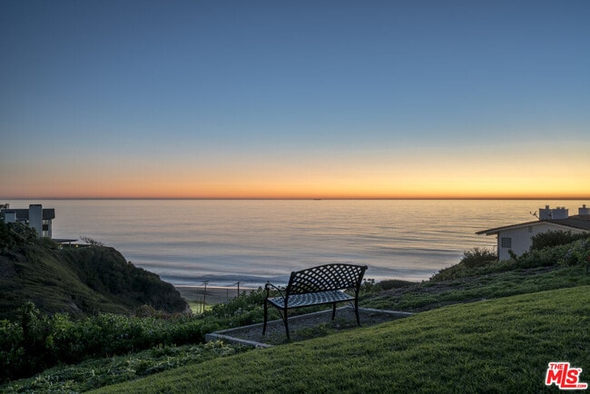 6787 Las Olas Way in Malibu, CA - Building Photo - Building Photo