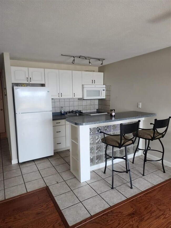 385 Beach St, Unit 383-4 in Revere, MA - Building Photo - Building Photo