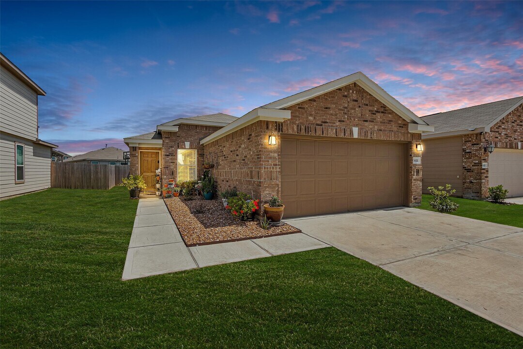 5614 Grizzly Bear Wy in Katy, TX - Building Photo
