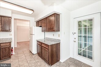 110 Lowell Ct-Unit -7 in Princeton, NJ - Building Photo - Building Photo