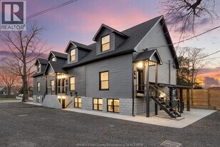 702 Pierre Ave in Windsor, ON - Building Photo