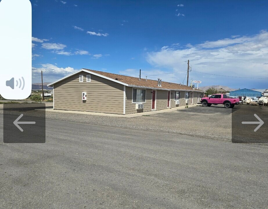 570 W Main St, Unit Green River Inn Apartment in Green River, UT - Building Photo