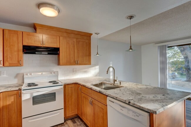 730 SW Harrier Cir in Oak Harbor, WA - Building Photo - Building Photo