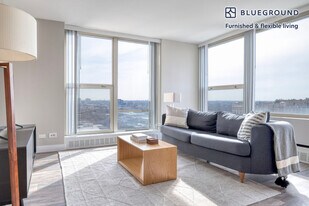 5600 N Sheridan Rd in Chicago, IL - Building Photo