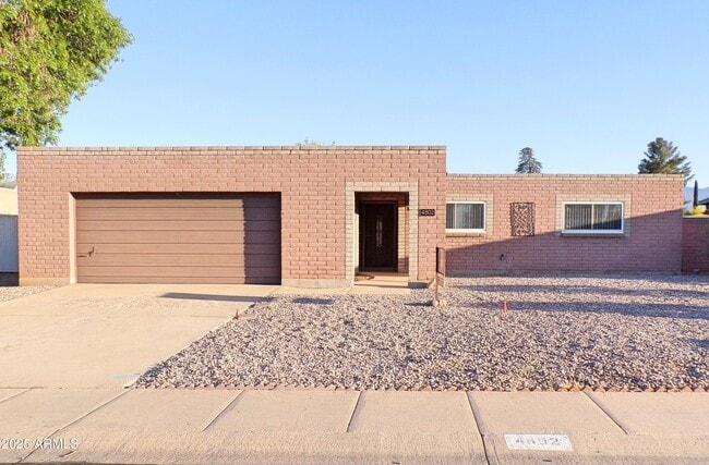 property at 4802 Paseo Las Palmas