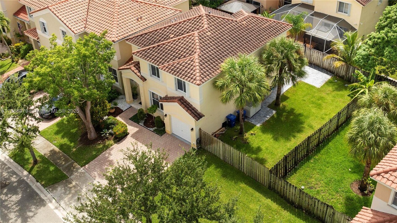 3864 SW 169th Terrace in Miramar, FL - Building Photo