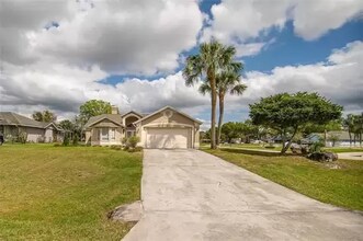8725 Scandinavia Blvd in Lakeland, FL - Foto de edificio - Building Photo
