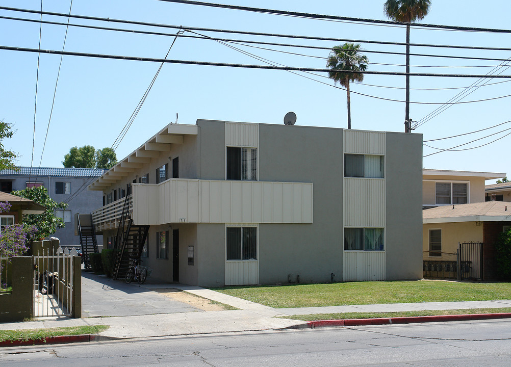 718 Washington Ave in Santa Ana, CA - Building Photo