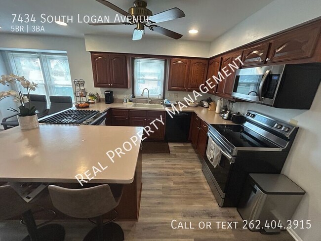 7434 S Logan Ave in Oak Creek, WI - Building Photo - Building Photo