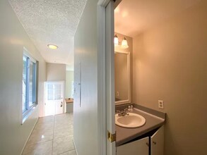 312 E Bay Ave in Newport Beach, CA - Building Photo - Building Photo