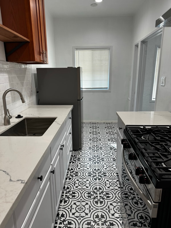 216 E Valencia Ave in Burbank, CA - Building Photo - Building Photo