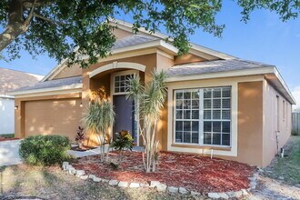 10461 Hallmark Blvd in Riverview, FL - Building Photo - Building Photo