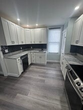 609 Broad Ave, Unit Apartment B in Belle Vernon, PA - Building Photo - Building Photo