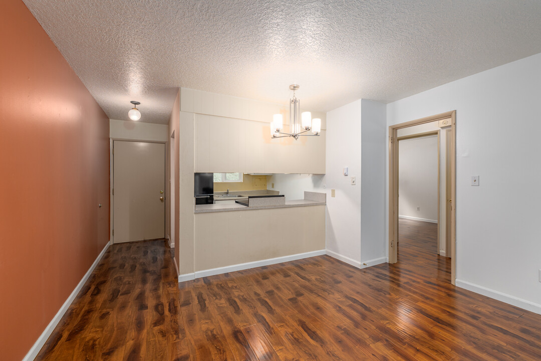 Marquam Terrace Apartments in Portland, OR - Building Photo