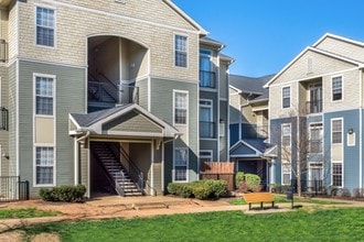 Independence Place Apartments in Clarksville, TN - Foto de edificio - Building Photo