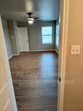 10316 Artesia Wells in Universal City, TX - Building Photo - Building Photo