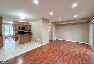 6069 Wycoff Square in Centreville, VA - Building Photo - Building Photo