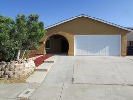 8050 Columbus St in San Diego, CA - Building Photo