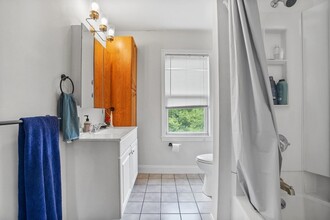140 D St, Unit 2 in Boston, MA - Building Photo - Building Photo