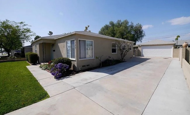 327 E Collins Ave in Orange, CA - Building Photo - Building Photo
