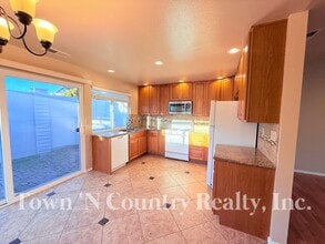 1720 Cherokee Dr in Salinas, CA - Foto de edificio - Building Photo