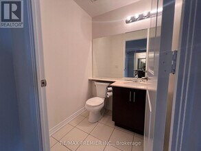 9245 Jane St in Vaughan, ON - Building Photo - Building Photo