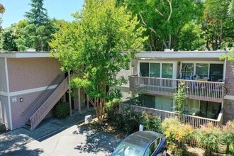 280 Easy St, Unit 420 in Mountain View, CA - Foto de edificio - Building Photo