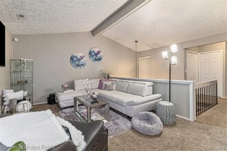 24333 Evergreen Rd in Southfield, MI - Foto de edificio - Building Photo