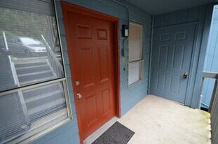 500 National Ave N in Bremerton, WA - Building Photo