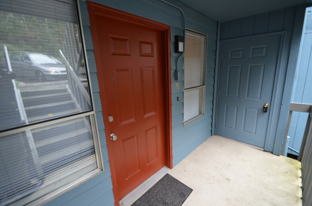 500 National Ave N in Bremerton, WA - Building Photo